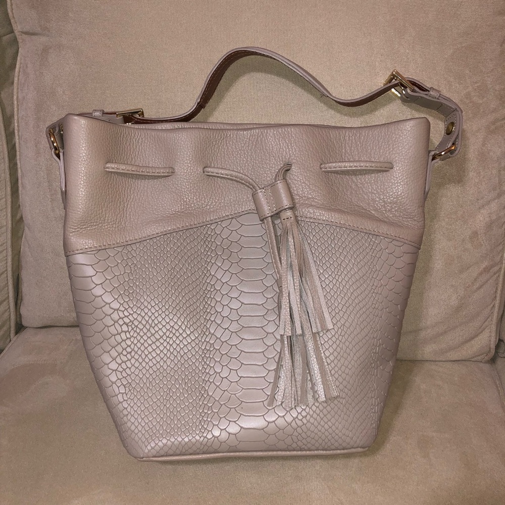 Gigi New York Jen Bucket Bag